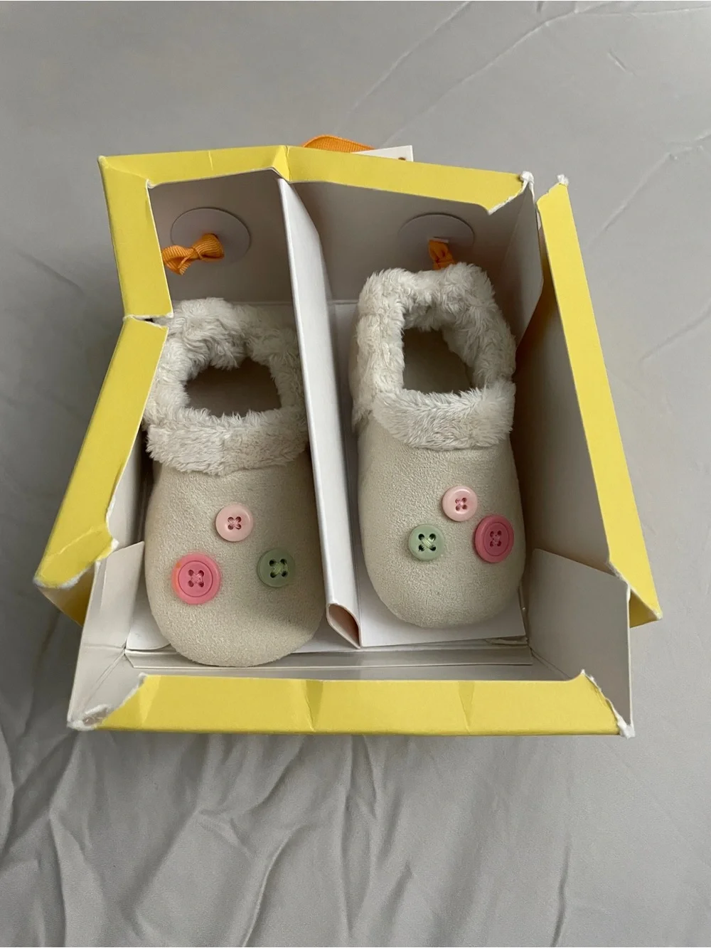 NWT Gymboree Cream Plush Baby Slip-On Booties with Pastel Button Baby Sz 4